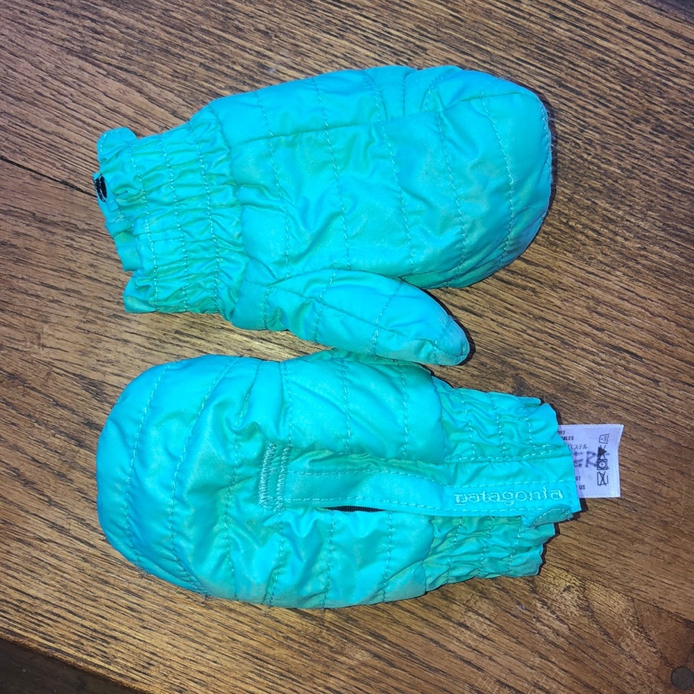 Patagonia kids puff mittens!